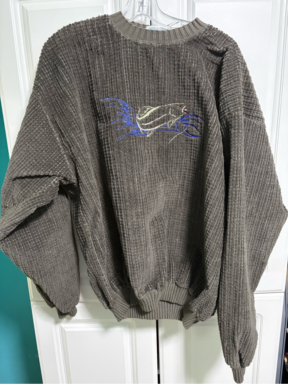 Vintage Men's Gray/Green Chenille Waffle Knit Sweater with Fish Embroidery